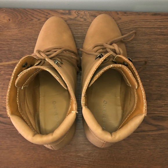 Gently used 8.5 Andiamo boots - Picture 6 of 8